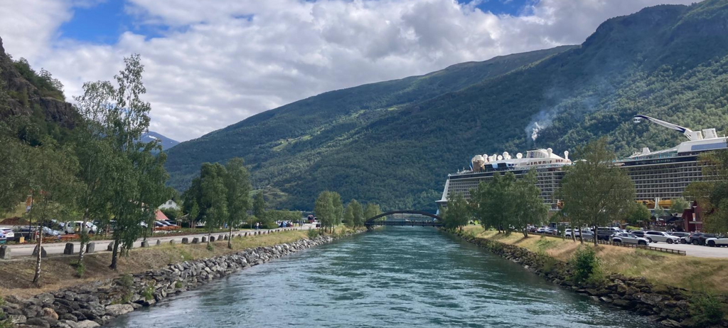 Madlugger Travel Guide: Top Tips for Cruising